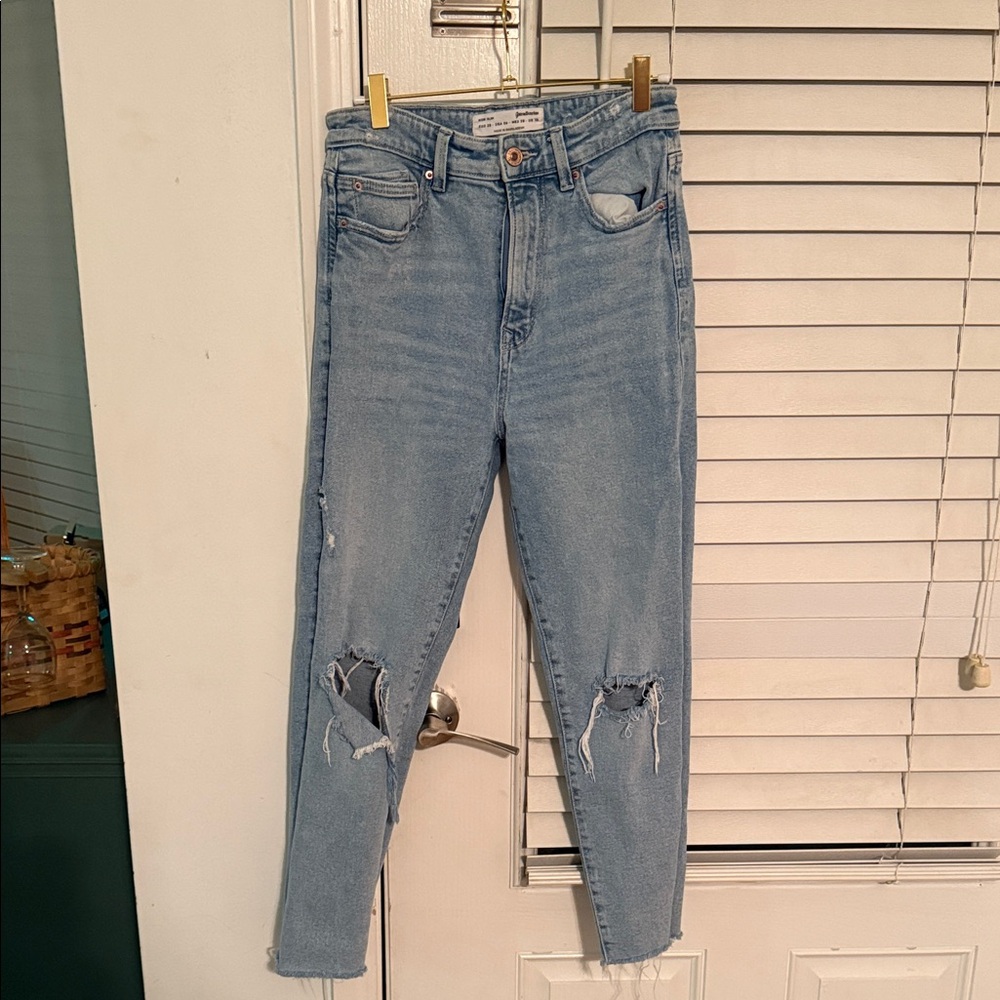 Stradivarius Light Blue Cropped Jeans